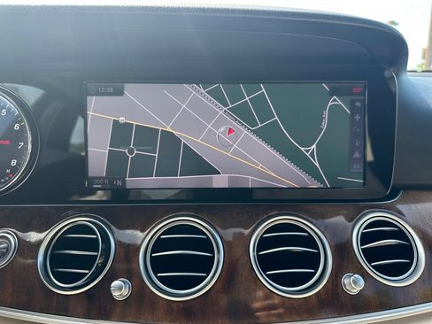 Used 2017 Mercedes-Benz E 300 4MATIC image 32