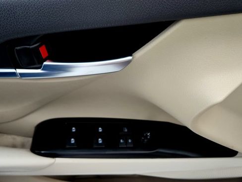 Certified 2018 Toyota Camry LE FWD image 23