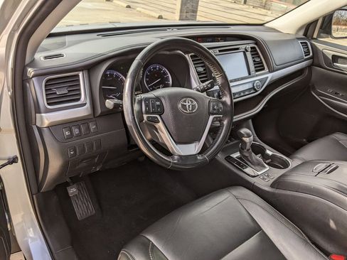 Used 2017 Toyota Highlander XLE image 8