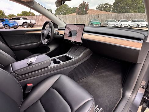 Used 2023 Tesla Model Y Long Range AWD/4WD image 22