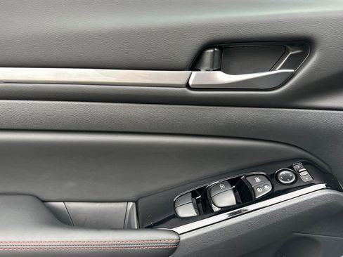New 2025 Nissan Altima 2.5 SR image 12