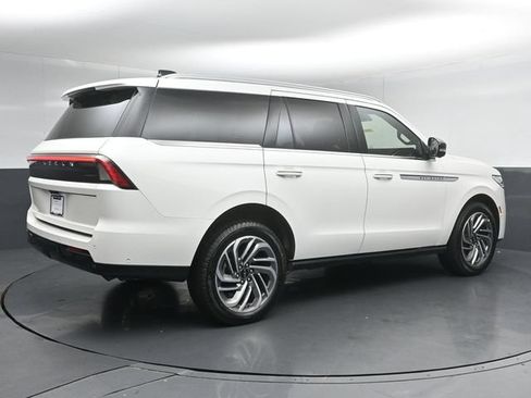 Certified 2025 Lincoln Navigator Reserve AWD/4WD image 7