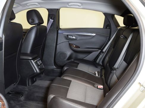 Used 2015 Chevrolet Impala LT w/ Convenience Package image 27