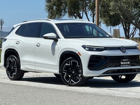 New 2026 Volkswagen Tiguan SEL R-Line AWD/4WD image 2