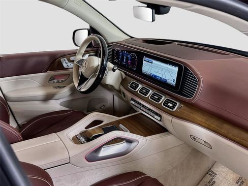 Used 2024 Mercedes-Benz Maybach GLS 600 4MATIC image 40