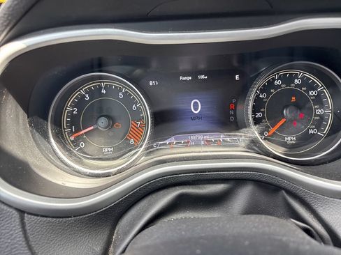 Used 2015 Jeep Cherokee Trailhawk w/ Comfort/Convenience Group AWD/4WD image 29