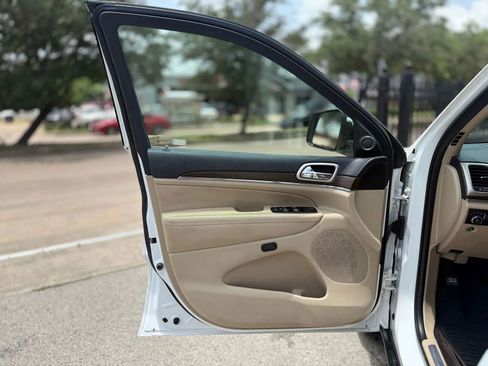 Used 2016 Jeep Grand Cherokee Limited w/ Trailer Tow Group IV image 7