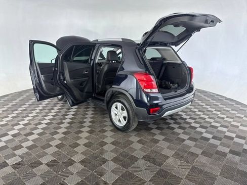 Used 2022 Chevrolet Trax LT w/ Driver Confidence Package AWD/4WD image 16