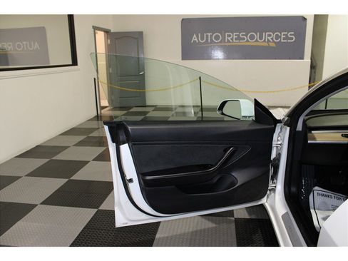 Used 2018 Tesla Model 3 Long Range image 11