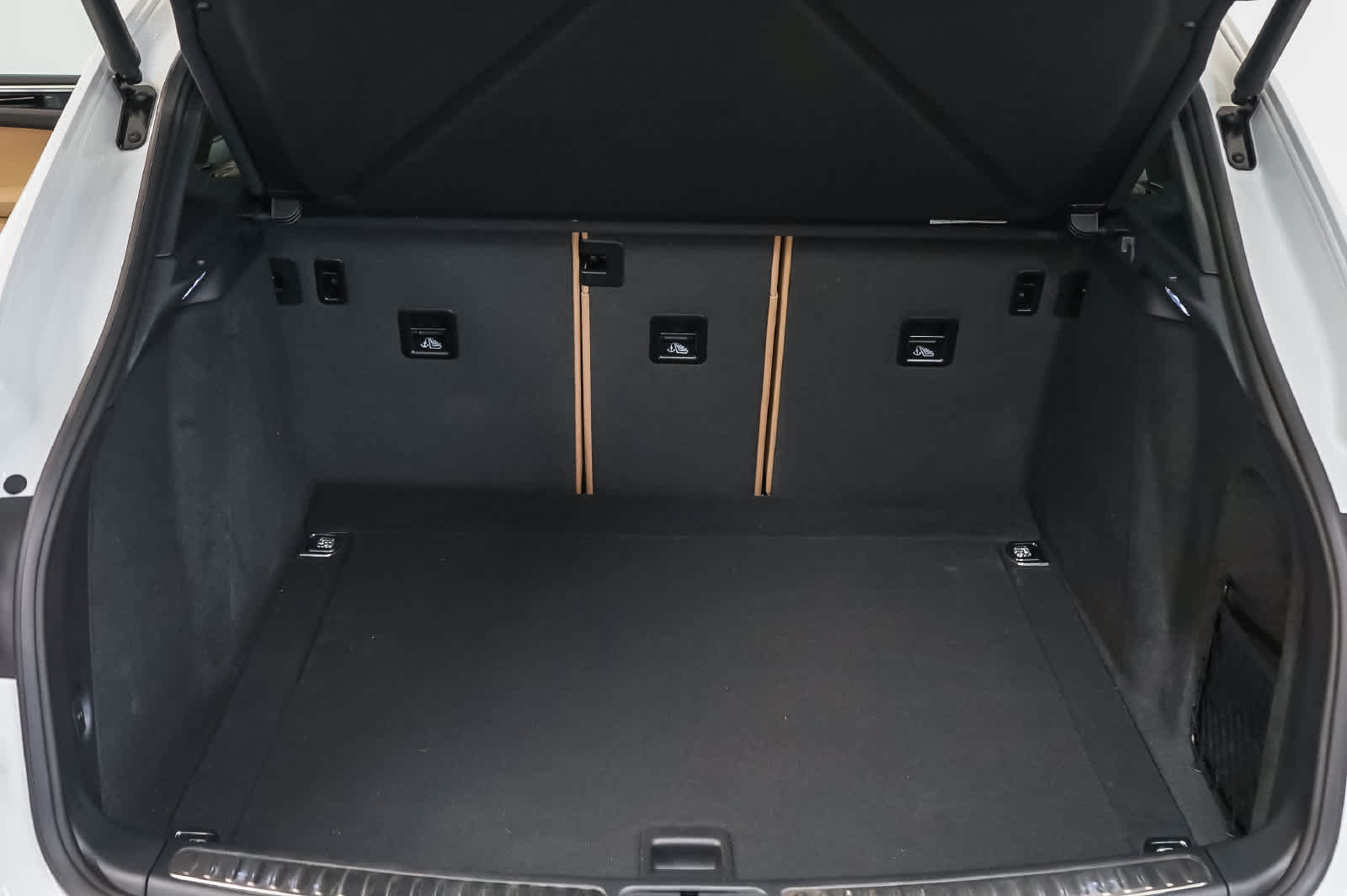 Certified 2026 Porsche Macan S AWD/4WD image 29