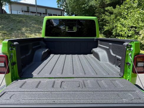 New 2025 Jeep Gladiator Rubicon image 9