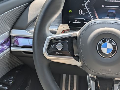 Used 2023 BMW 760i xDrive AWD/4WD image 24