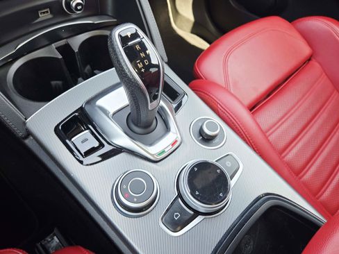 Used 2024 Alfa Romeo Stelvio Veloce AWD/4WD image 32