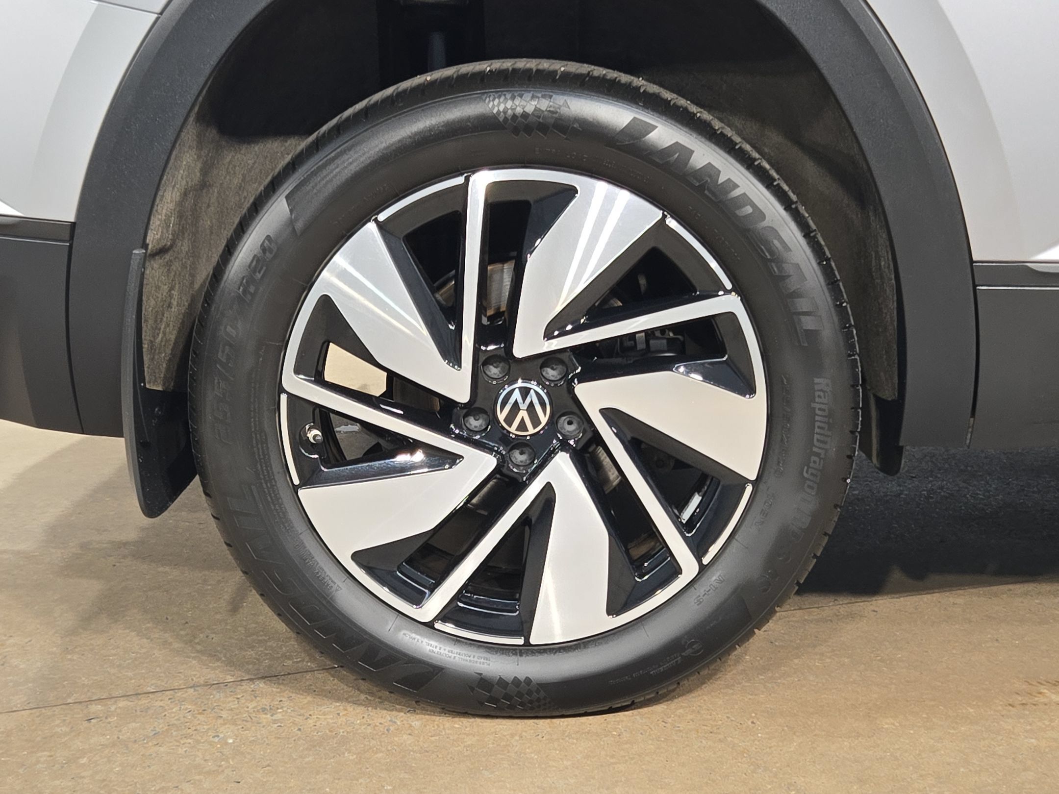 Used 2024 Volkswagen Atlas SE FWD image 17