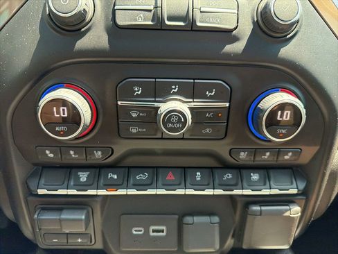 Used 2022 Chevrolet Silverado 3500 High Country AWD/4WD image 33
