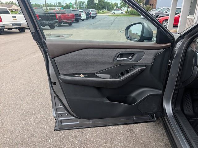 Used 2021 Nissan Rogue SV AWD/4WD image 9