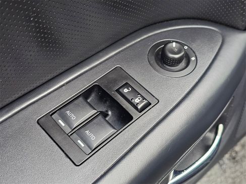 Used 2011 Dodge Challenger R/T image 19