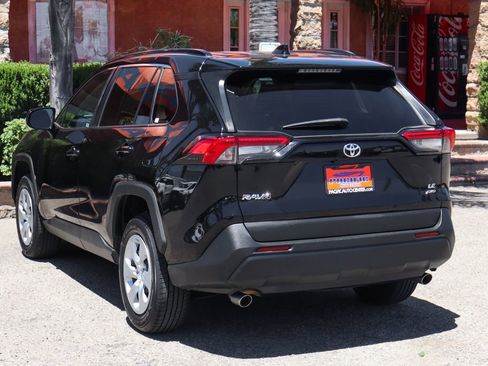Used 2021 Toyota RAV4 LE AWD/4WD image 6