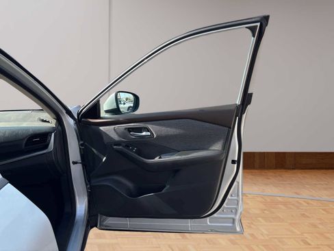 Used 2023 Nissan Rogue SV image 15