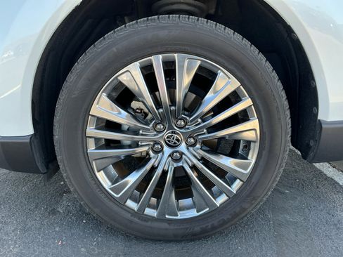 Used 2023 Toyota Venza Limited AWD/4WD image 23