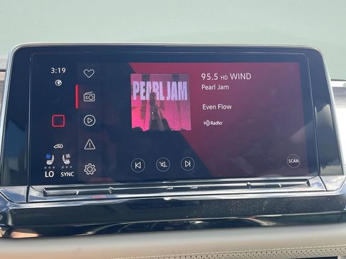 Used 2025 Volkswagen Atlas SEL image 16