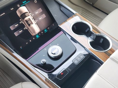 Used 2025 Cadillac Escalade ESV Sport Platinum image 23