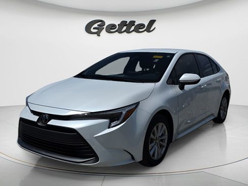 Used 2026 Toyota Corolla LE w/ LE Premium Package image 1
