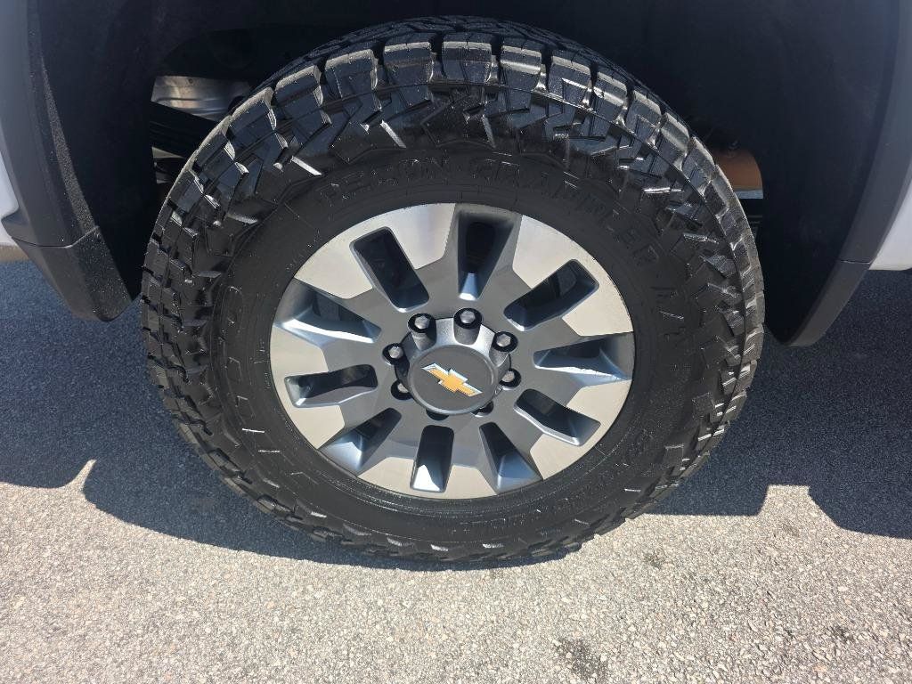Used 2022 Chevrolet Silverado 2500 LTZ w/ LTZ Premium Package AWD/4WD image 22