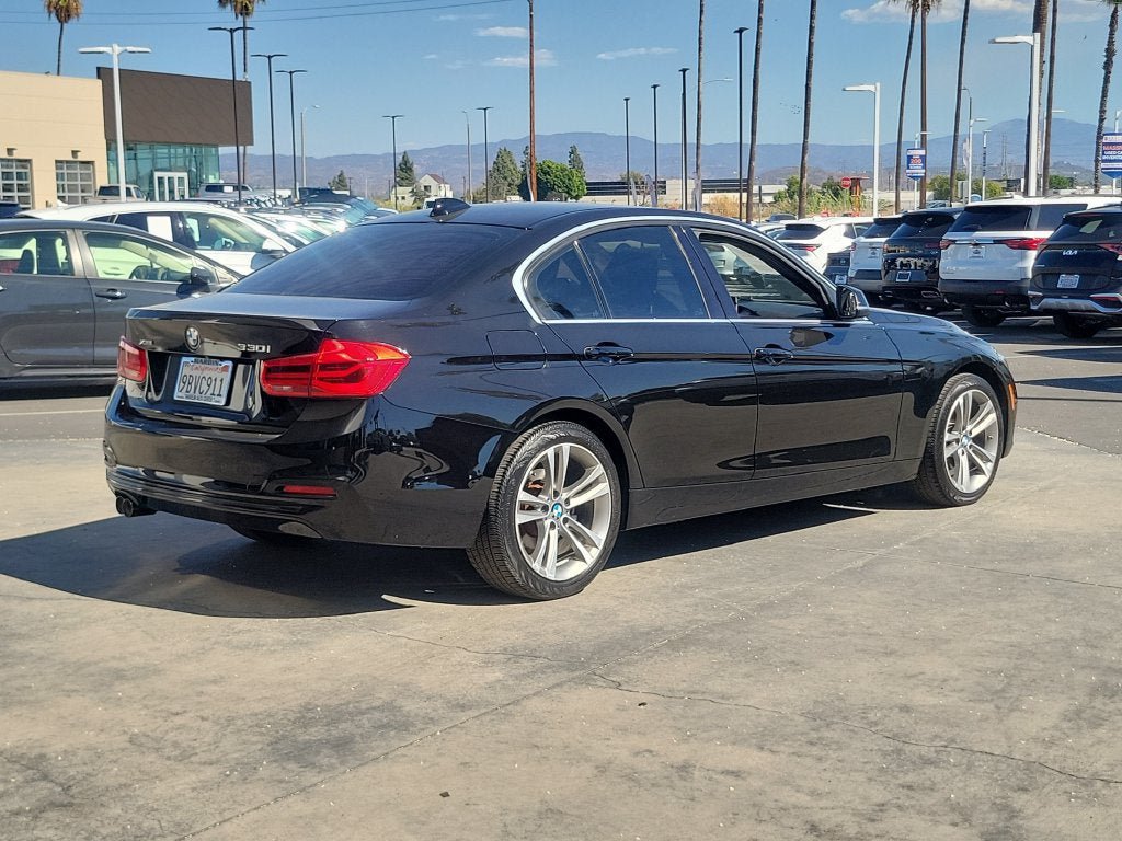 Used 2018 BMW 330i xDrive Sedan AWD/4WD image 4