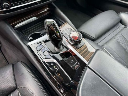 Used 2022 BMW 530e xDrive w/ Executive Package AWD/4WD image 33