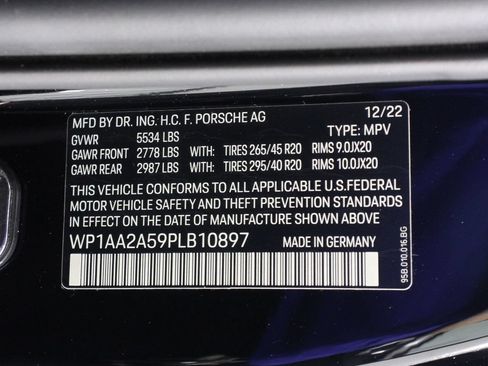 Certified 2023 Porsche Macan AWD/4WD image 19