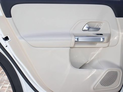 Used 2020 Mercedes-Benz GLB 250 image 16