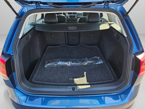 Used 2017 Volkswagen Golf SE image 18