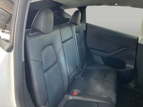 Used 2023 Tesla Model Y AWD image 19