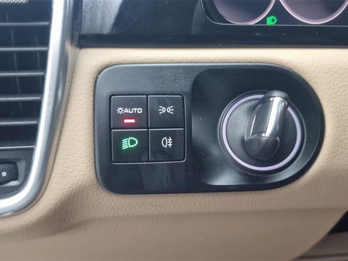 Used 2023 Porsche Cayenne image 19