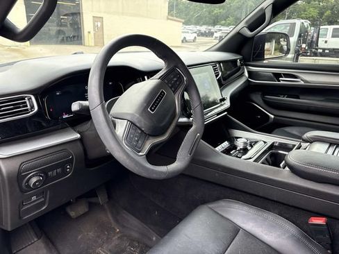 Used 2023 Jeep Wagoneer Series II AWD/4WD image 12
