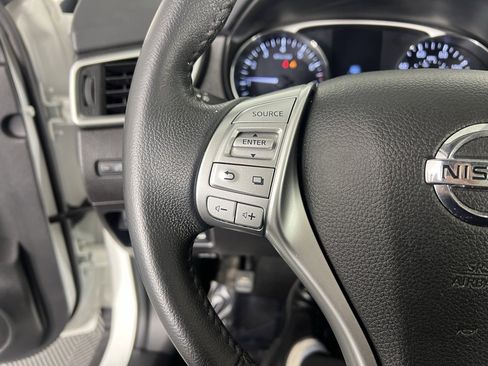 Used 2016 Nissan Rogue SL w/ SL Premium Package image 14