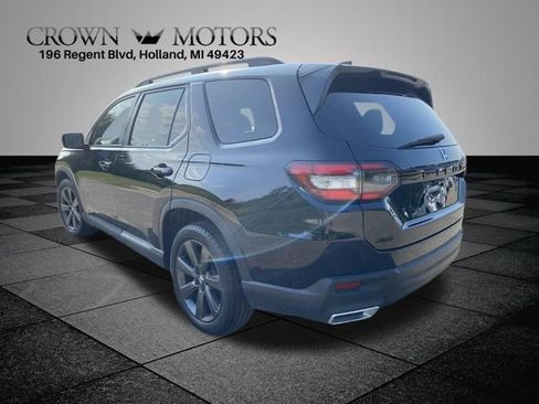 Used 2025 Honda Pilot Sport image 8