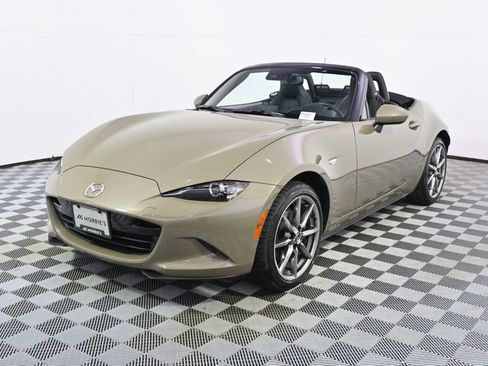 Used 2023 MAZDA MX-5 Miata Grand Touring RWD image 11