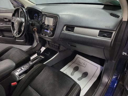 Used 2017 Mitsubishi Outlander ES image 23