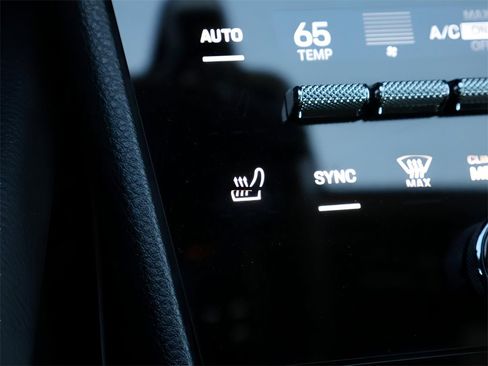 Used 2025 Porsche Cayenne w/ Premium Package image 25