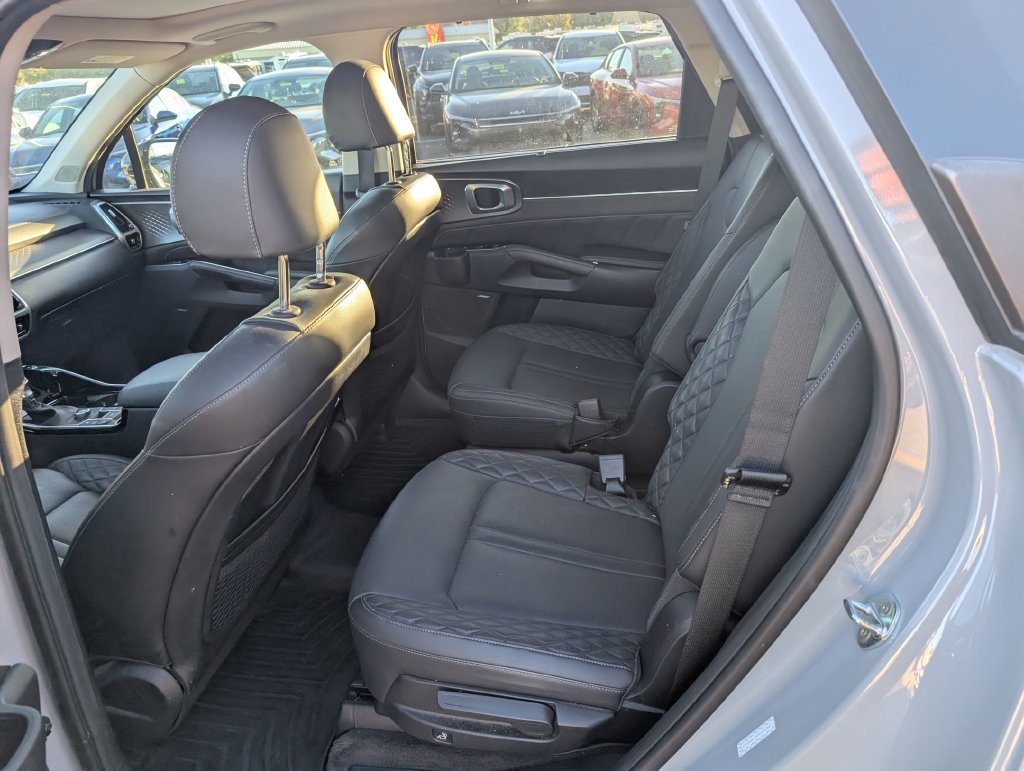 Used 2023 Kia Sorento SX AWD/4WD image 9