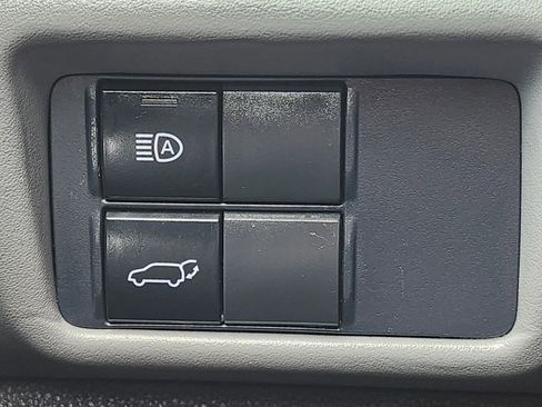 Used 2021 Toyota Highlander XLE AWD/4WD image 25