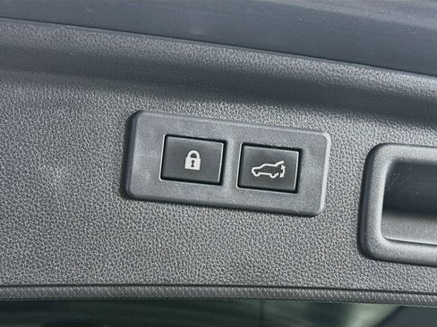 Used 2022 Subaru Forester Premium AWD/4WD image 30