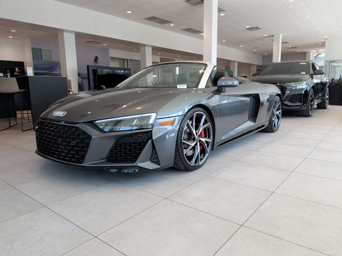 Used 2021 Audi R8 V10 w/ Premium Package RWD image 5