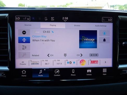 Used 2024 Chrysler Pacifica Touring-L FWD image 25