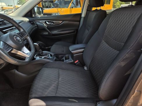Used 2018 Nissan Rogue SV AWD/4WD image 16