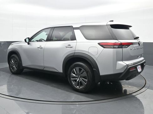 Used 2024 Nissan Pathfinder S image 4