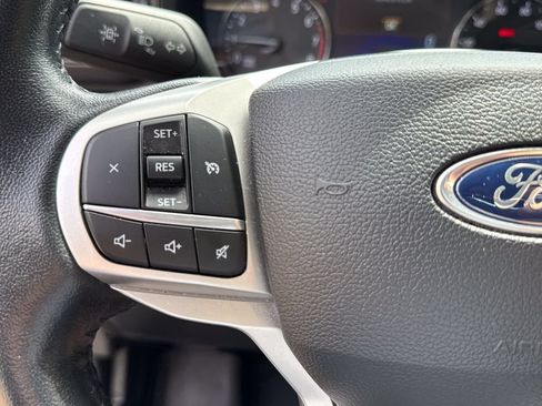 Used 2023 Ford Explorer XLT AWD/4WD image 23