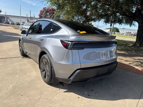 Used 2026 Tesla Model Y Long Range AWD/4WD image 7